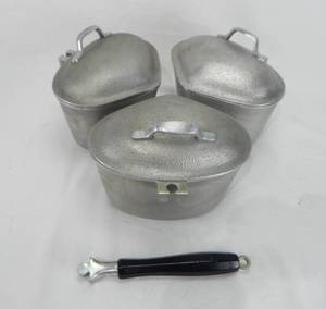 lot 32 image: Vintage Silver Seal Trio Pan Set with Handle