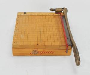 lot 17 image: Vintage 8x8 Ingento Cutter No 2