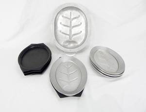 lot 116 image: Vintage Set of Silver Seal Platter, 4 Nordic Ware Platter Holders and 4 Guardian Service Sizzling Service Platters