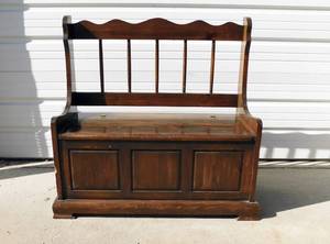 lot 11 image: Vintage Wood Storage Bench