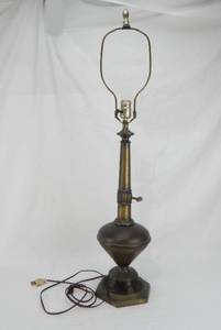 lot 39 image: Vintage Brass Table Lamp