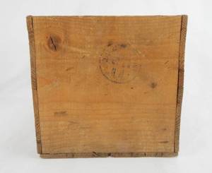 lot 84 image: Vintage Canadian Style Bacon Wooden Box Product of Denmark