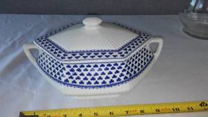 lot 8 image: Adams Brentwood Ironstone Covered Casserole Dish.