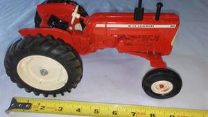 lot 16 image: Allis Chalmers D19 Tractor