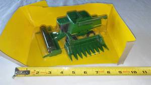 lot 18 image: John Deere Combine
