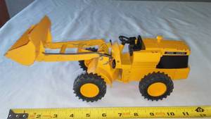 lot 24 image: John Deere Bucket Loader