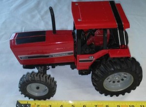lot 28 image: International Harvester 5288 Tractor.
