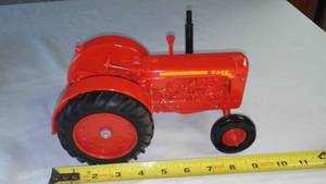 lot 30 image: Case Diesel 500 Tractor.