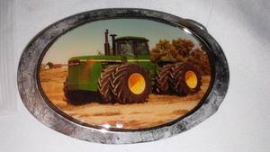 lot 52 image: John Deere Belt Buckle 8850 Tractor