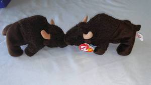 lot 62 image: (2) Bison Beanie Babies By Ty.
