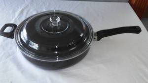 lot 68 image: 12 in. Wear Ever Frypan.