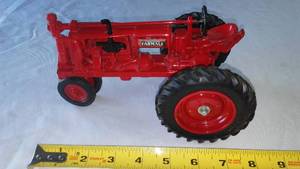 lot 82 image: Farmall F20 Tractor No. 1607