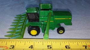 lot 94 image: John Deere Combine Titan II