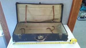 lot 214 image: Vintage Leather Suitcase