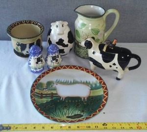 lot 220 image: Cows Plate, Creamer, S and P  See Pics