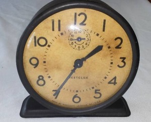 lot 134 image: Vintage Westclox Raven Alarm Clock 1944-1947