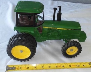 lot 164 image: John Deere Tractor