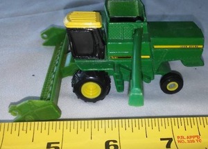 lot 171 image: John Deere Combine