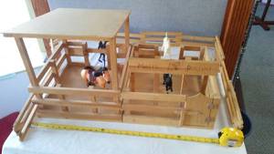 lot 190 image: Horses, Wood Coral, Pen  Awesome