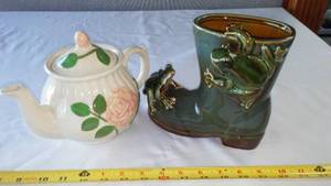 lot 202 image: Shawnee Pottery and more.