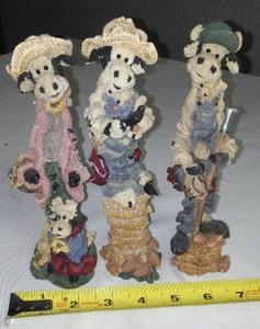 lot 245 image: Boyds Bears- (3) Folk Stone Collection