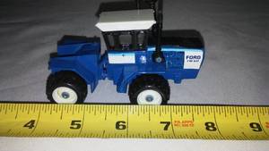lot 251 image: Ford FW 60 Tractor
