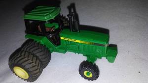 lot 254 image: John Deere Tractor