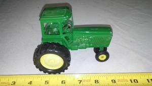 lot 263 image: John Deere Tractor