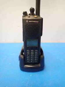 Motorolla&nbspXTS 3000 Walkie Talkie w charging station