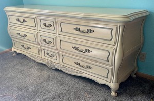 lot 56 image: Vintage Hickory Manufacturing Company 9 Drawer Dresser