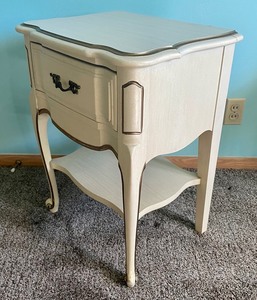 lot 54 image: Vintage Accent Table with Gold Accents