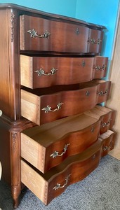 lot 50 image: Delightful Vintage 5 Drawer Dresser