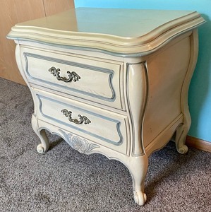 lot 58 image: Vintage Hickory Manufacturing Company Side TableNightstand