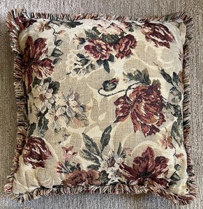 lot 84 image: 2 Fine Floral Accent Pillows