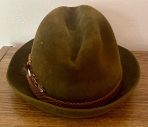 lot 87 image: Three Vintage Hats