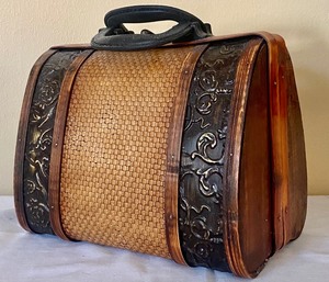 lot 102 image: Delightful Decorative Boxes