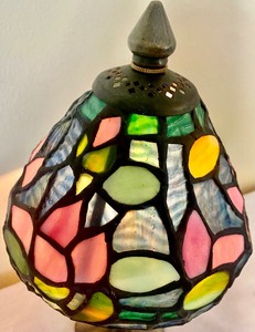 lot 100 image: Petite Tiffany Style Lamp