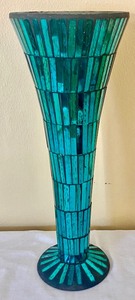 lot 101 image: Three Terrific Teal Glassware Items