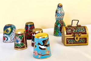 lot 121 image: Cloisonn Thimbles and Trinket Box
