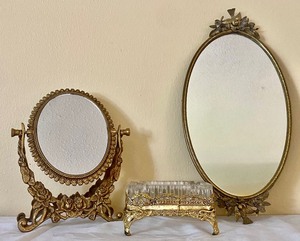 lot 113 image: Dainty Delights