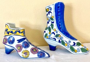 lot 116 image: Trio of Vintage Shoe Themed VasesDecor