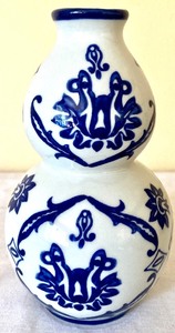 lot 137 image: The Bombay Company Vases