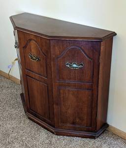 lot 9 image: Petite Wood Console Table