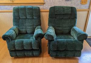 lot 27 image: Pair of Green Upholstered Recliners