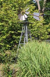 lot 48 image: Decorative Metal Windmill