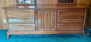 lot 175 image: Vintage Mid Century Dresser with Double Mirrors
