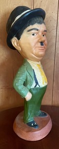 lot 184 image: Vintage Laurel and Hardy Ceramic Statues