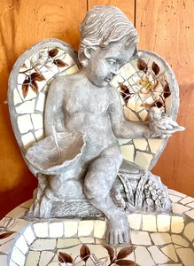 lot 180 image: Mosaicware Angel Bird Feeder