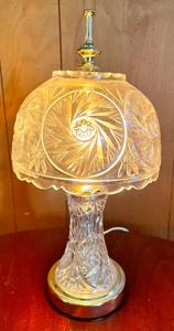 lot 212 image: Classy Petite Crystal Lamp