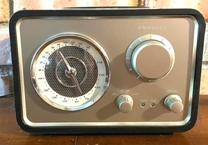 lot 220 image: Crosley Clock